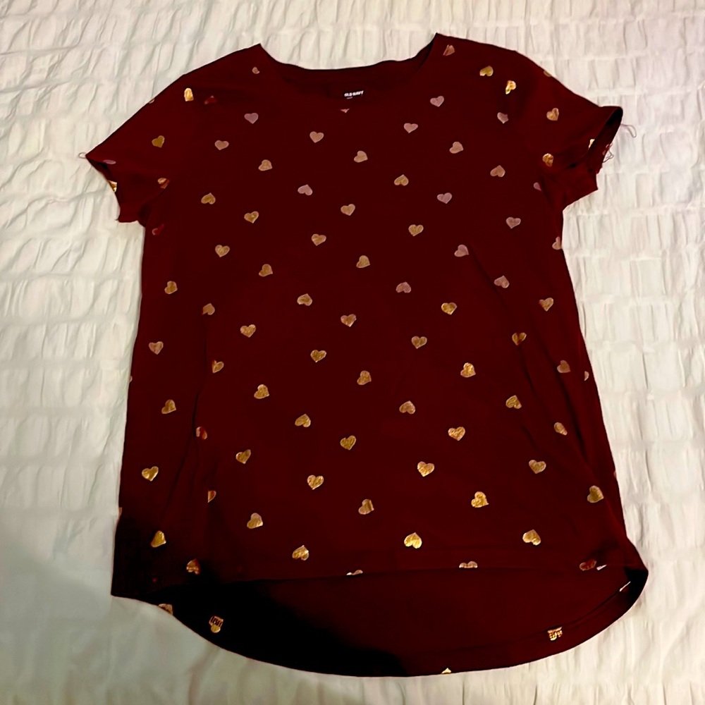Old navy burgundy tshirt with hearts